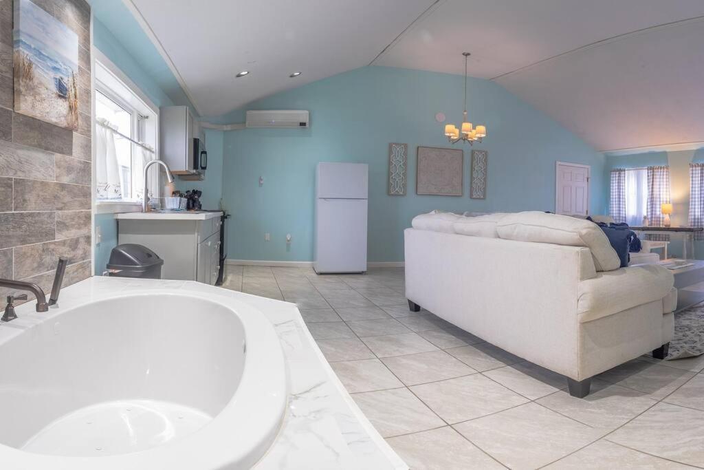 Elegant Jacuzzi Suite Hancock 外观 照片