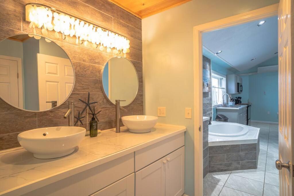 Elegant Jacuzzi Suite Hancock 外观 照片